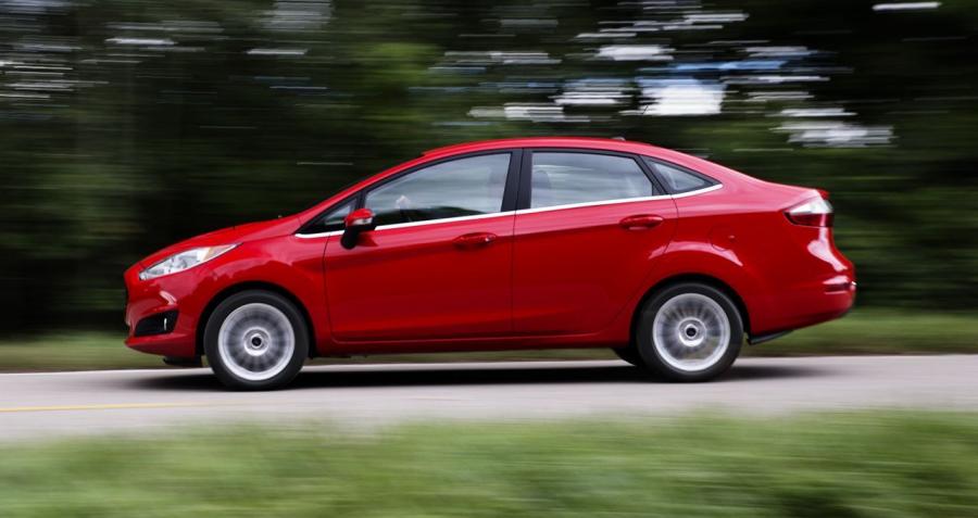  Ford Fiesta Sedan 2013 года  (фото 2 из 12)